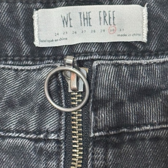 WE THE FREE People Black Denim Mini Skirt Zipper O Ring‎ Raw Fray Hem Size 30 - Picture 6 of 7